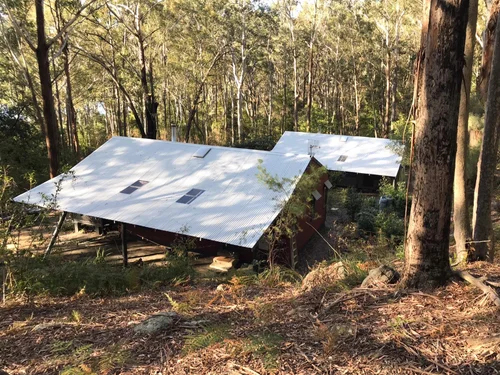 Triple bunks within shared cabin - Image 6